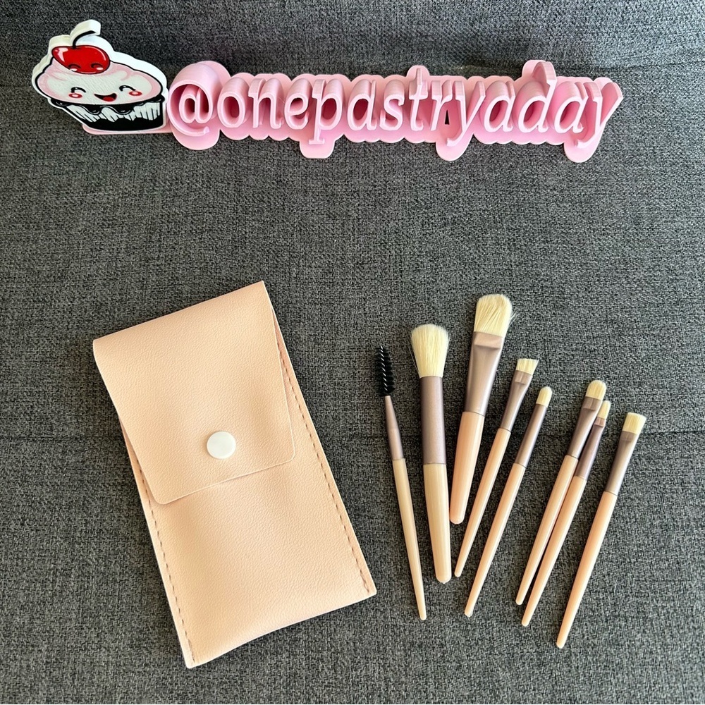 8-piece Travel Makeup Brush Set with Carry Case, Pink, Blush